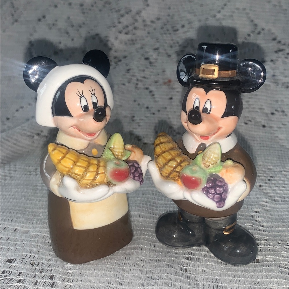Disney Parks Mickey & Minnie Mouse Salt & Pepper Shakers Thanksgiving Pilgrims